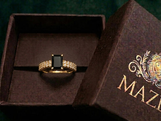 Gold Adjustable Ring with Black Stone – MR‑004