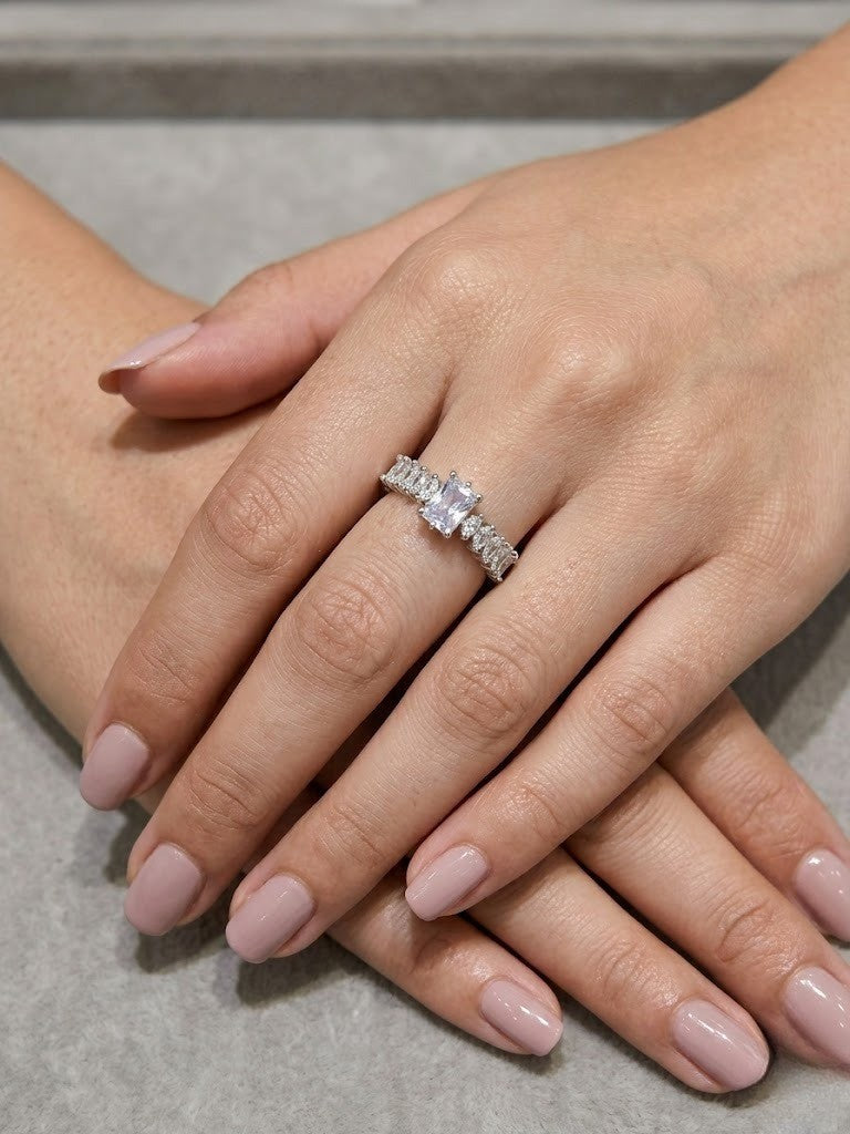 Silver Adjustable Ring with White Stone – MR‑001