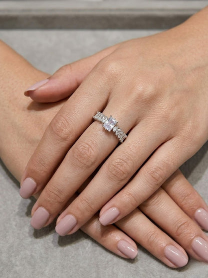 Silver Adjustable Ring with White Stone – MR‑001