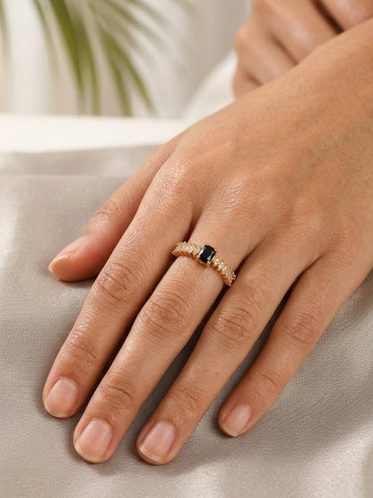 Gold Adjustable Ring with Black Stone – MR‑004